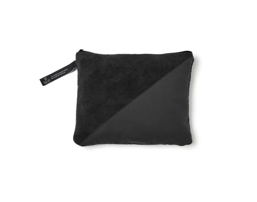 Czarny ręcznik sportowy VINGA RPET z logo dla firm