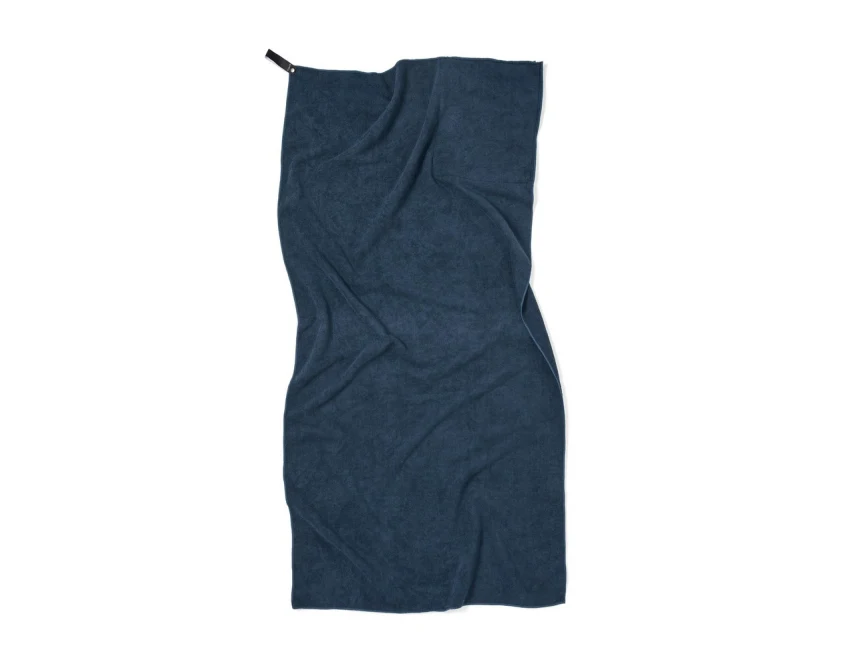 Granatowy ręcznik sportowy RPET z logo – szybkoschnący