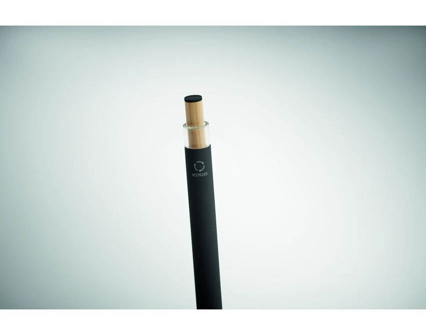 Czarny długopis metalowy z grawerem i bambusowym klikiem