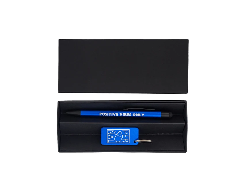 Niebieski zestaw piśmienniczy z grawerem – długopis i brelok