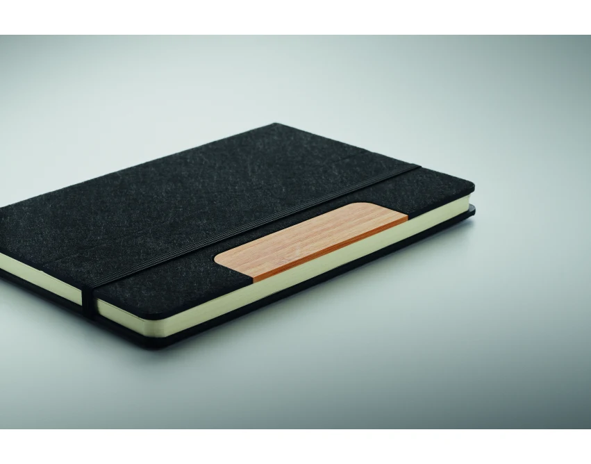 Czarny notes A5 RPET z bambusowym długopisem i podstawką