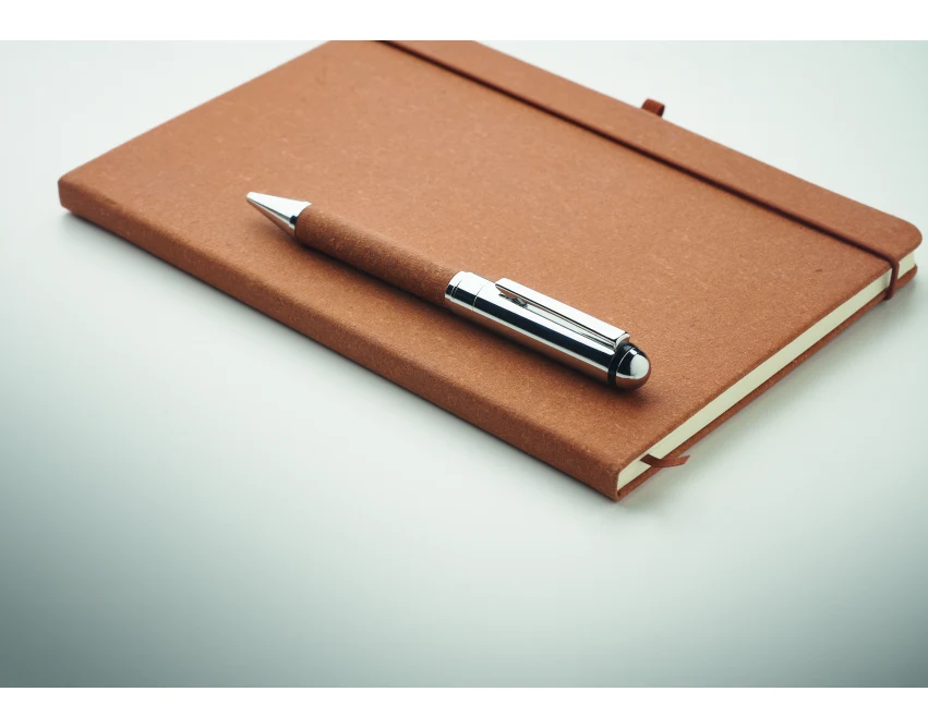 Brązowy notatnik A5 ze skóry z recyklingu i długopis logo
