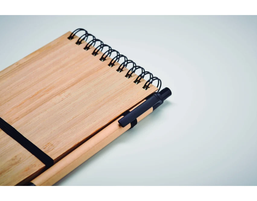 Notes bambusowy A6 z czarną gumką i długopisem PLA