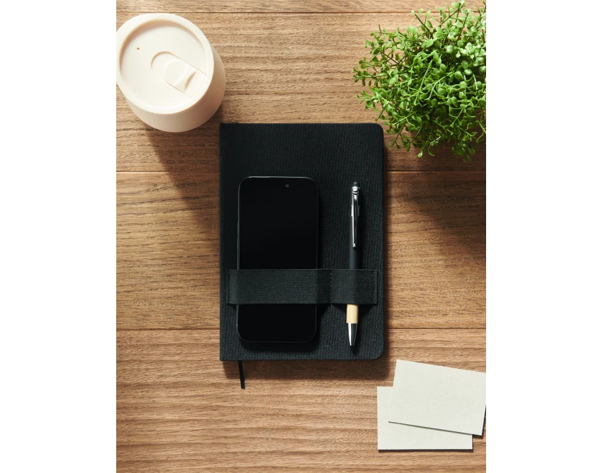 Czarny notes A5 RPET z bambusowym długopisem i logo