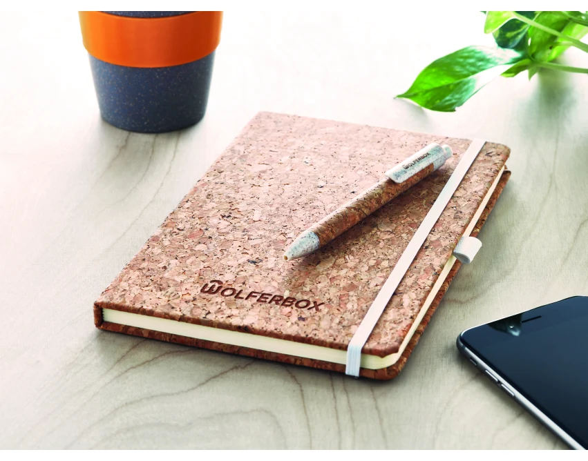 Beżowy notes A5 z korka i długopis eco z logo firmy