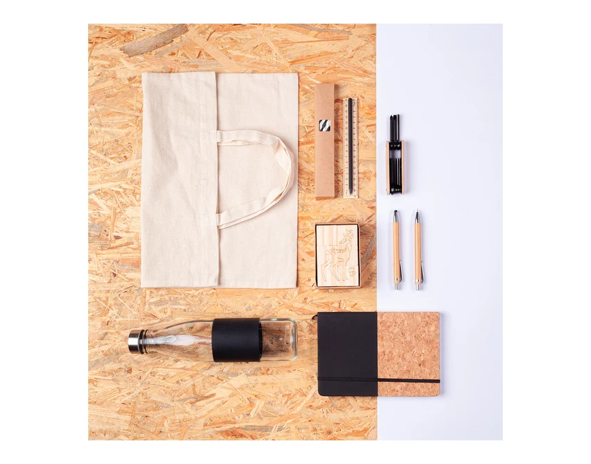 Czarny notes korkowy Girona z logo, 80 kartek, elastyczna taśma