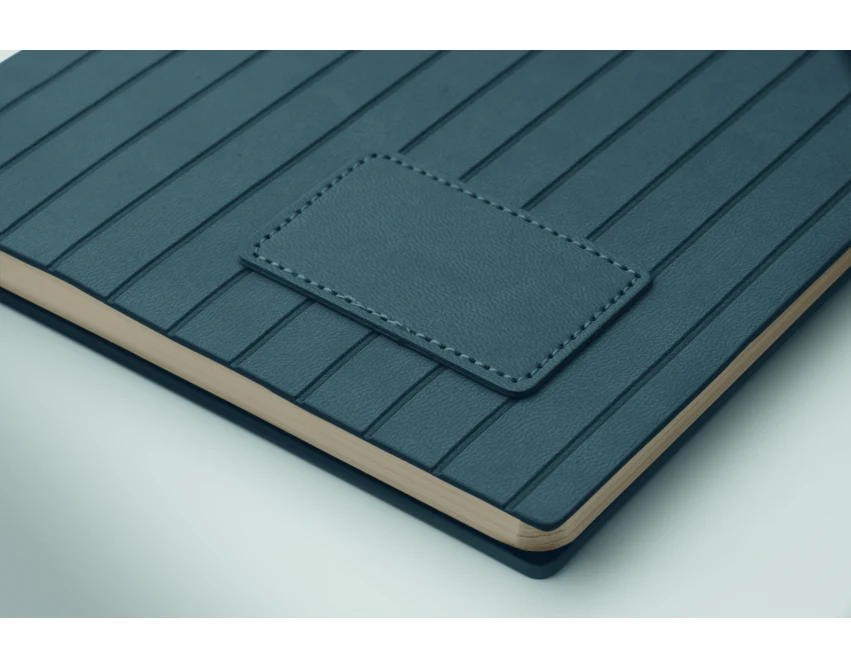 Notatnik A5 niebieski z recyklingu, prążkowana okładka, logo