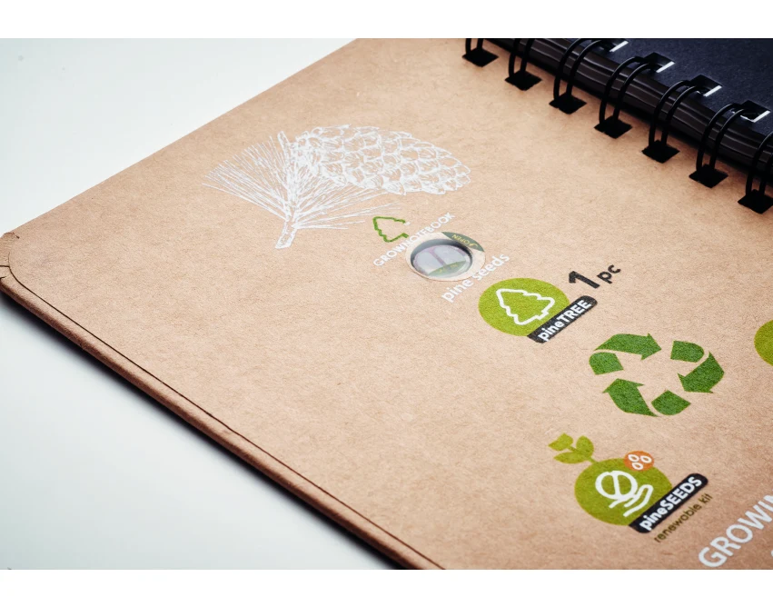 Sosnowy notes A5 Grownotebook™ z nasionami i logo