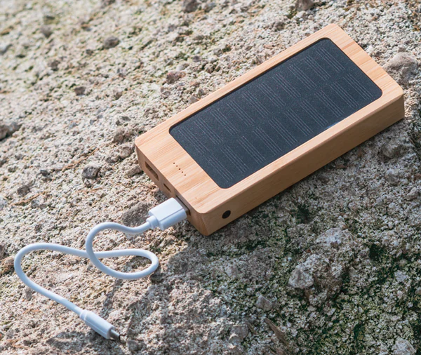 powerbank z panelem słonecznym