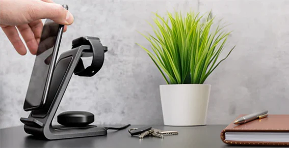 Gadżety reklamowe do telefonu z nadrukiem logo — etui, uchwyty i powerbanki firmowe