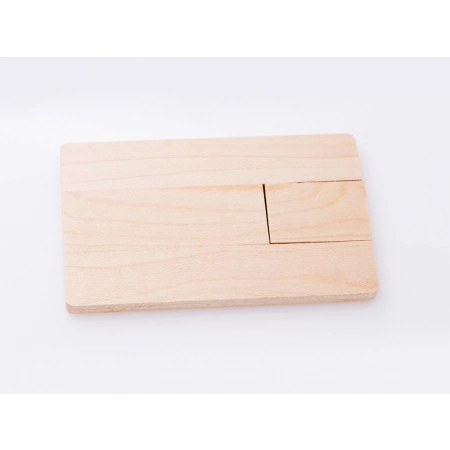 Drewniany pendrive o wymiarach zbliżony do karty bankowej - jasny brąz