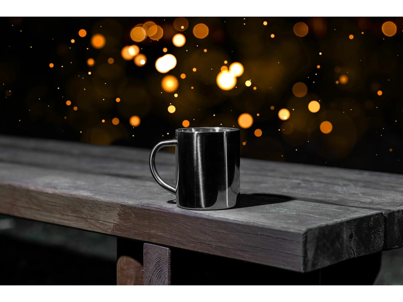 Metalowy kubek do kawy