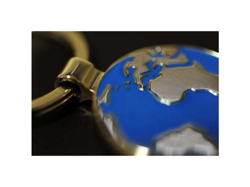 Brelok metalowy Globe, srebrny/niebieski 