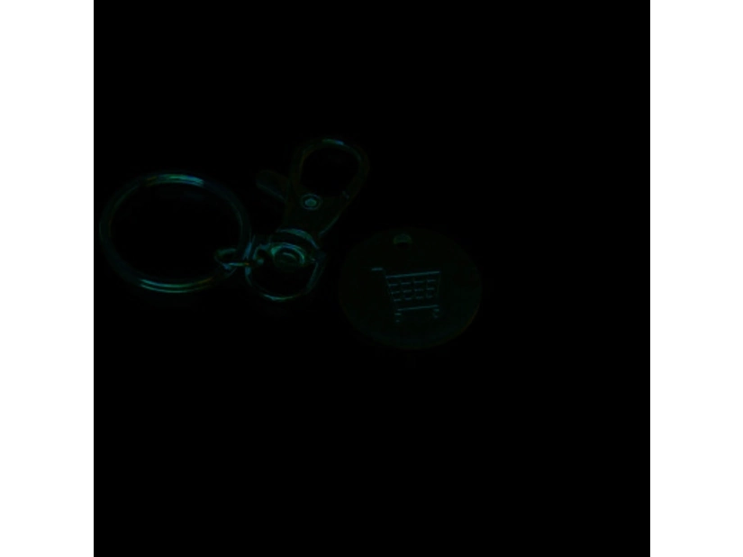 Żółty metalowy brelok z żetonem do wózka z logo firmy