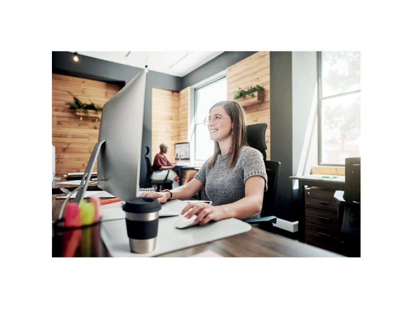 Kubek metalowy 350 ml czarny z silikonową pokrywką i logo