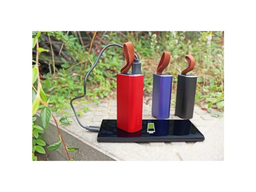 Niebieski power bank 5000 mAh, metalowa obudowa, najlepiej do graweru logo