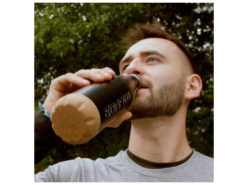 Czarna butelka termiczna 500ml z korkiem, grawer logo