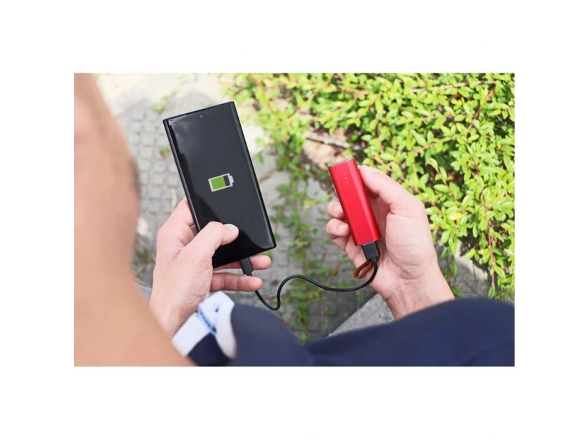 Czerwony metalowy power bank 5000 mAh z grawerem logo