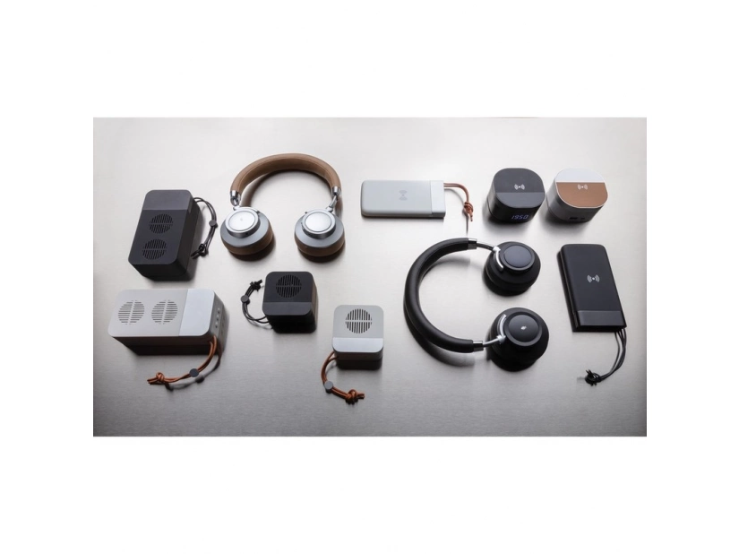 Biały powerbank bezprzewodowy 8000 mAh z logo firmy