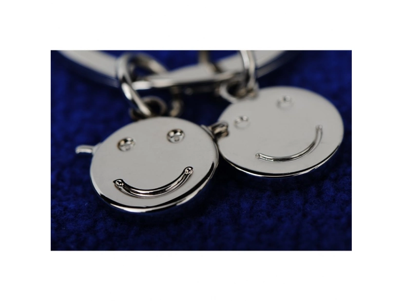 Brelok metalowy Flat srebrny z grawerem w czarnym pudełku