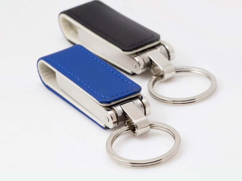 Niebieski pendrive skórzany @ brelok z logo – USB z magnesem