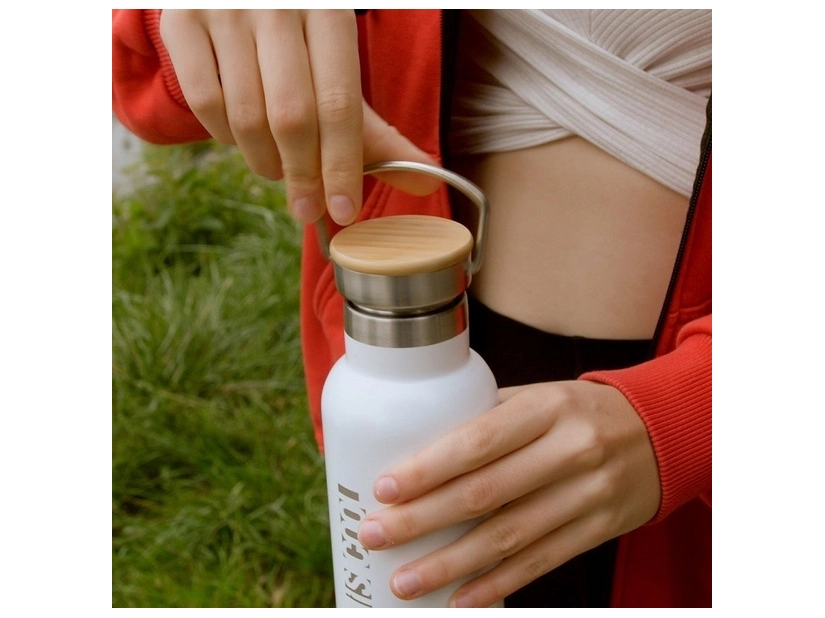 Biała butelka termiczna Malmo 500 ml z bambusową zakrętką