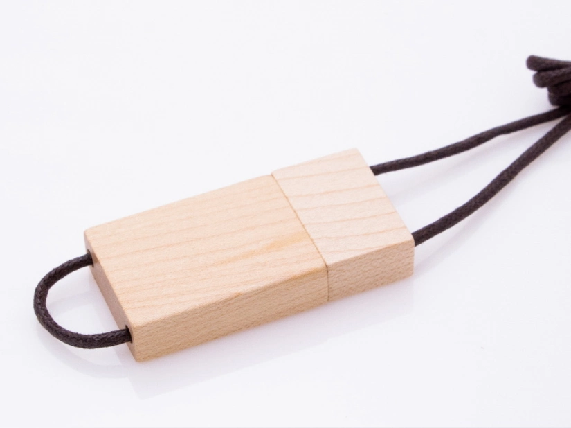 pendrive z rzemykiem