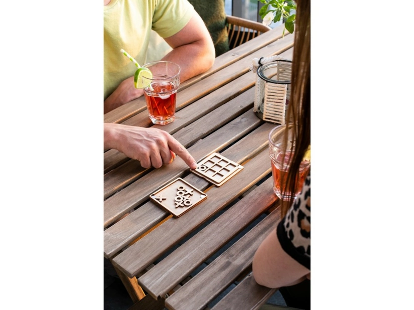 Gra kółko i krzyżyk w pudełku na magnesie