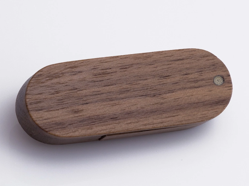 pendrive drewniany