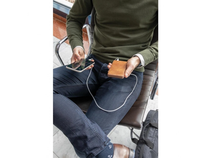 Bezprzewodowy elegancki power bank w obudowie ze skóry ekologicznej 