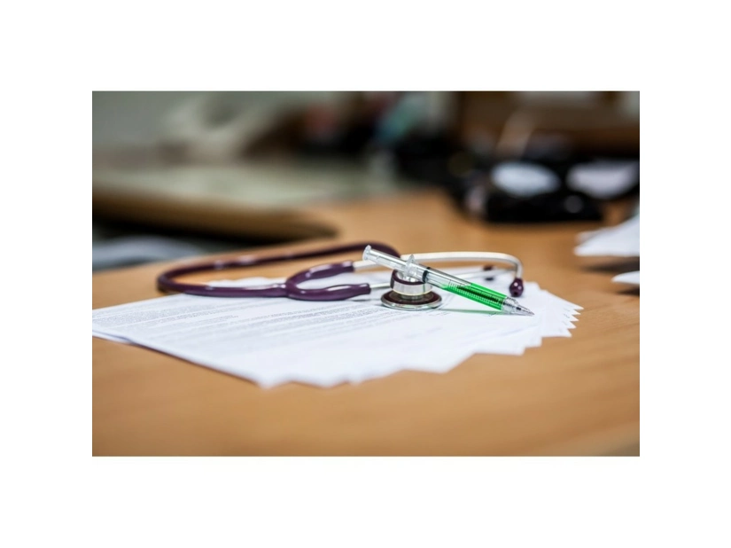 Długopis strzykawka jasnozielony z logo – gadżet medyczny