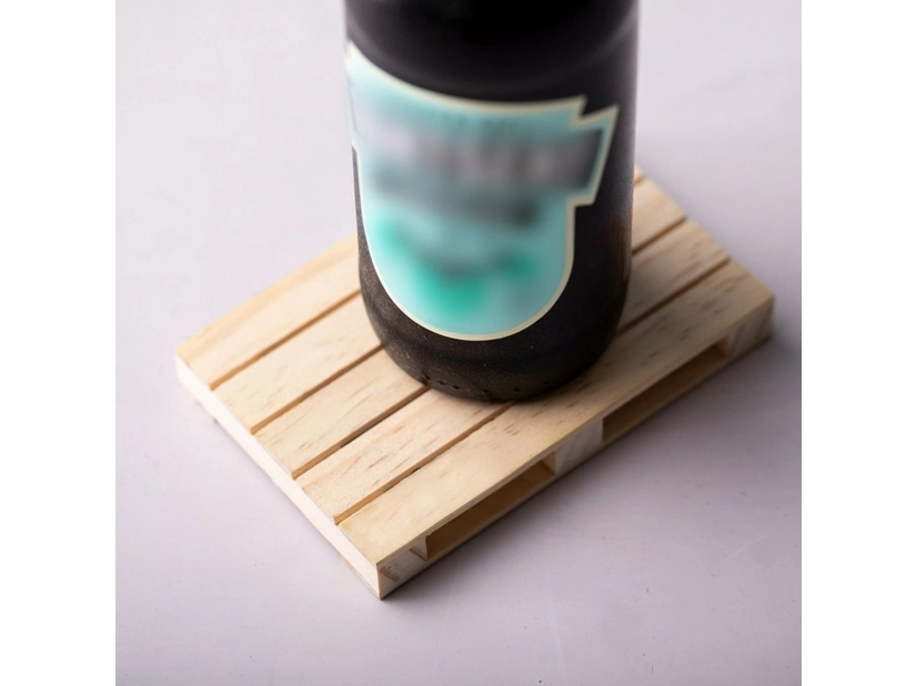 Drewniane podkładki pod kubek w kształcie palety