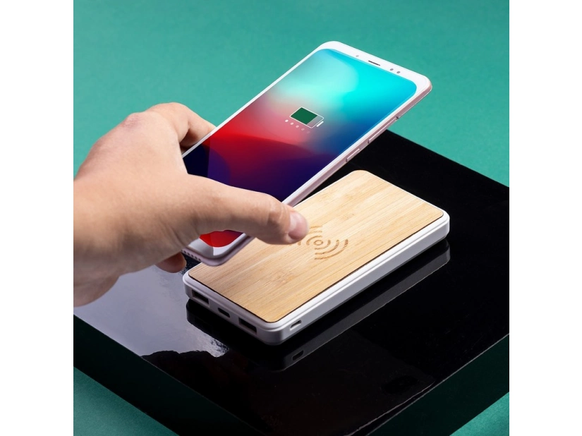 Powerbank reklamowy 8000mAh z bezprzewodową łądowarką 5W w bambusowej obudowie