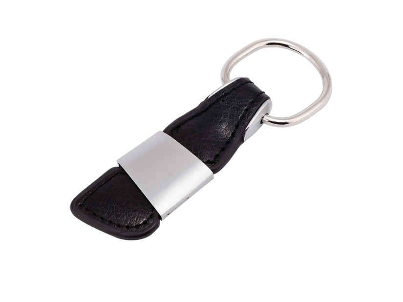 Czarny brelok skórzano-metalowy z grawerem logo w pudełku